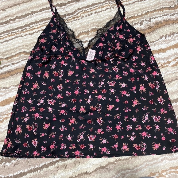 Victoria’s secret’s lace slip - Picture 4 of 5